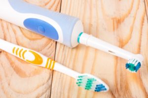 manual versus electric toothbrush